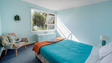 3 bedrooms, iron/ironing board, bed sheets