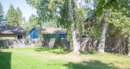 Condo w/ Pool; walk to Davis Beach, Ponderosa Park