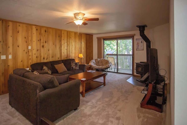 TV, fireplace, DVD player, video library - Modern Mountain Condo w/ Wood Stove + Pool Access (McCall)