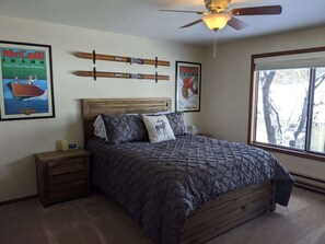 10 bedrooms, iron/ironing board, travel cot, WiFi - Modern Mountain Condo w/ Wood Stove + Pool Access (McCall)