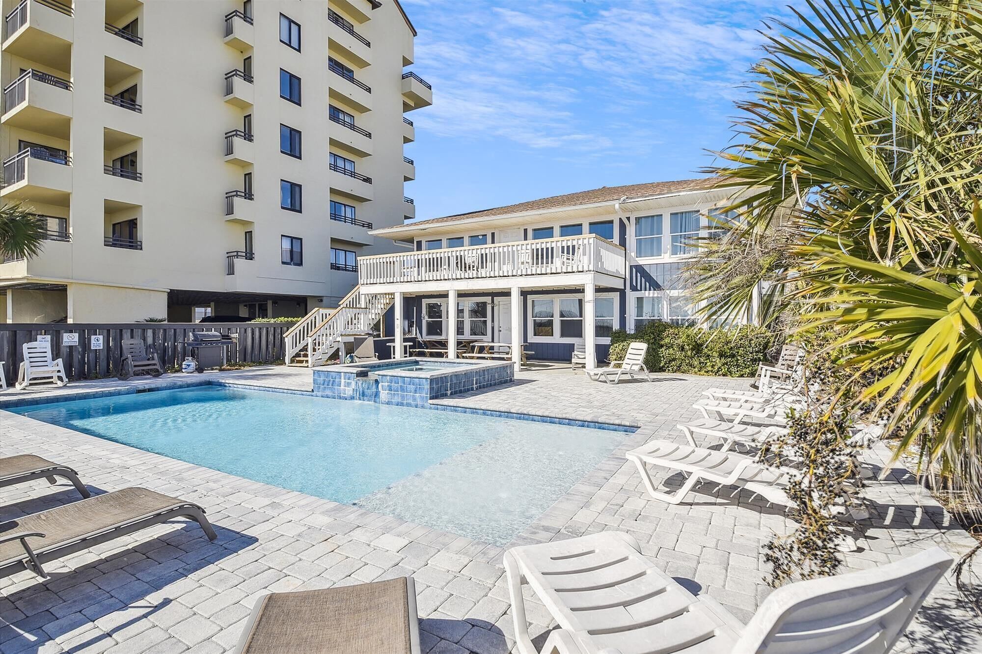 Lily Pad, Ocean Front Home with Outdoor Swimming Pool and Hot Tub