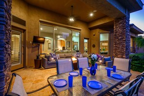 Outdoor dining - Luxury Grayhawk 4 bed 3 bath Casita Pool & Hot tub near golf, shopping  & dining (Scottsdale)