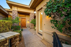 Exterior detail - Avante Luxury Family Retreat (Scottsdale)