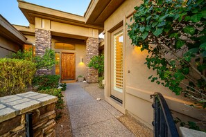 Exterior detail - Luxury Grayhawk 4 bed 3 bath Casita Pool & Hot tub near golf, shopping  & dining (Scottsdale)