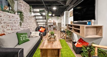 UPOUUSI! SHAW FOXIN DEN: Viihtyisä, hauska ja kaunis!