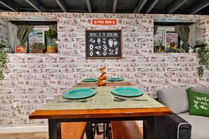 Dining - Cozy, Fun, and One-Of-A-Kind! (St. Louis)