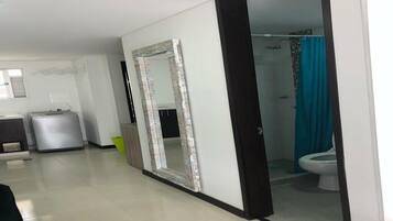 Handtücher, Seife, Shampoo, Toilettenpapier