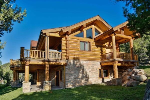 4000 square feet of luxury with best views in the country!