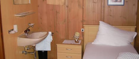 1 bedroom, WiFi, bed sheets