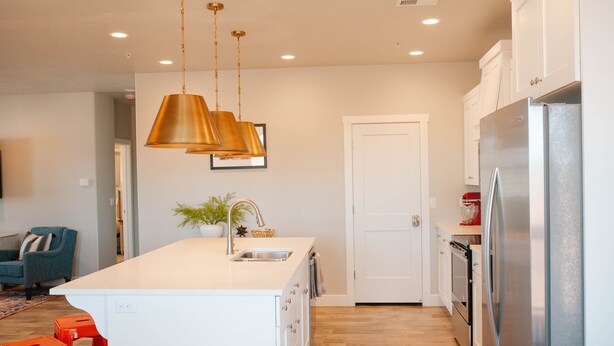 A modern kitchen with a central island, stainless steel appliances, and pendant lighting. - 🏜️Zion Desert🏜️ - Desert Retreat | Pool + Amenities | Perfect family getaway (Washington)