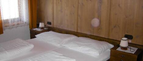 1 bedroom, WiFi, bed sheets