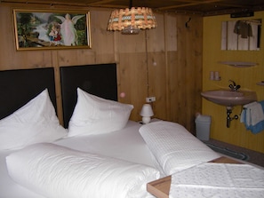 1 bedroom, WiFi, bed sheets