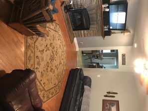 Televisión y chimenea 
