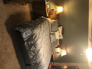 3 habitaciones, tabla de planchar con plancha, wifi y ropa de cama 