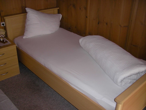 1 bedroom, WiFi, bed sheets - Single room 2 - Prantl Roswitha (Sölden)