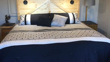 Cortinas blackout, tabla de planchar con plancha y internet