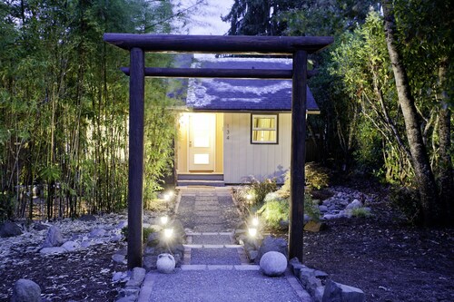 Bamboo Grove - Spacious, elegant, cozy, and convenient