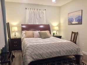 5 bedrooms, iron/ironing board, free WiFi, bed sheets - Bamboo Grove - Spacious, elegant, cozy, and convenient (Eugene)