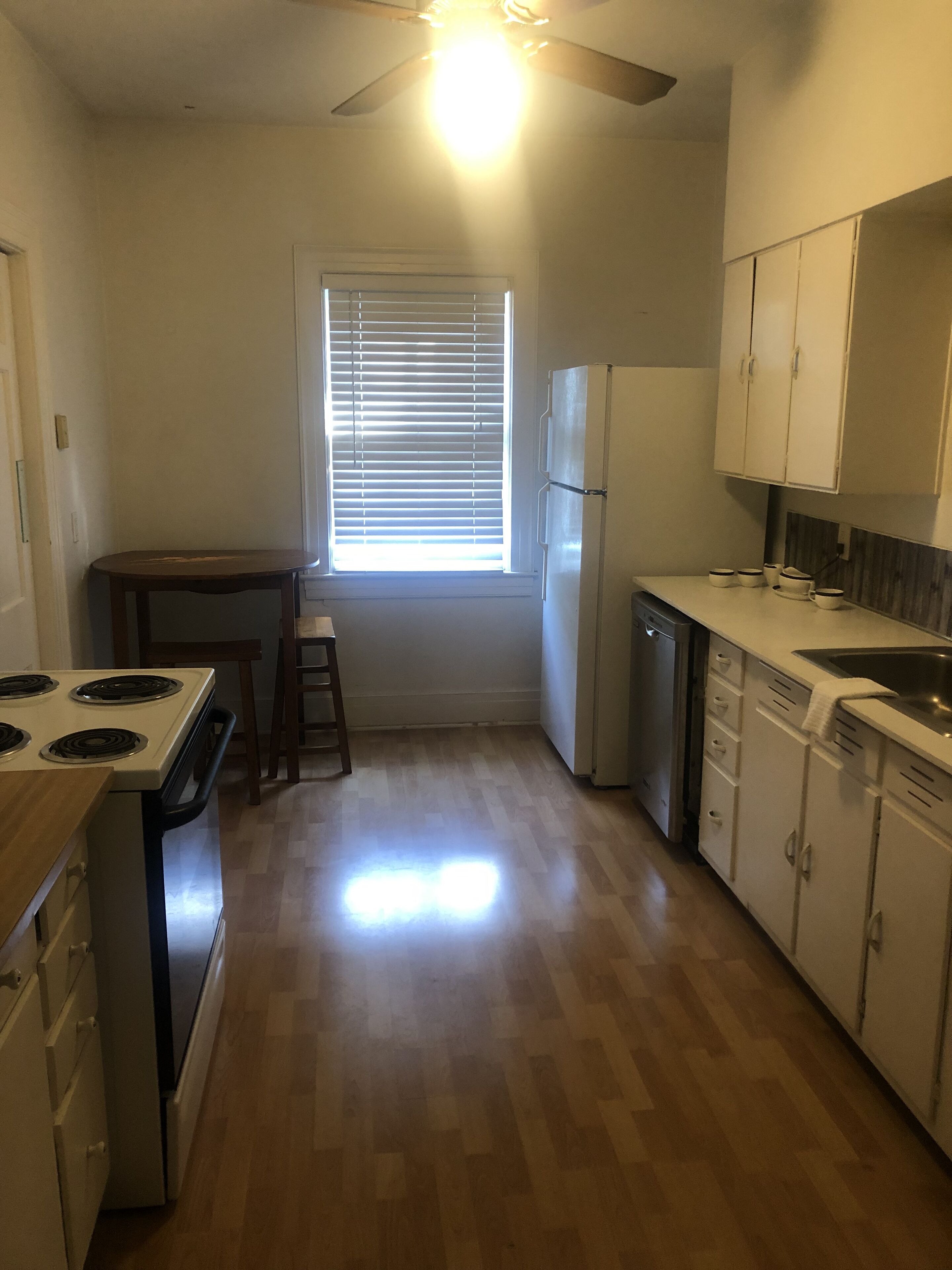 雪櫃、微波爐、焗爐、爐具