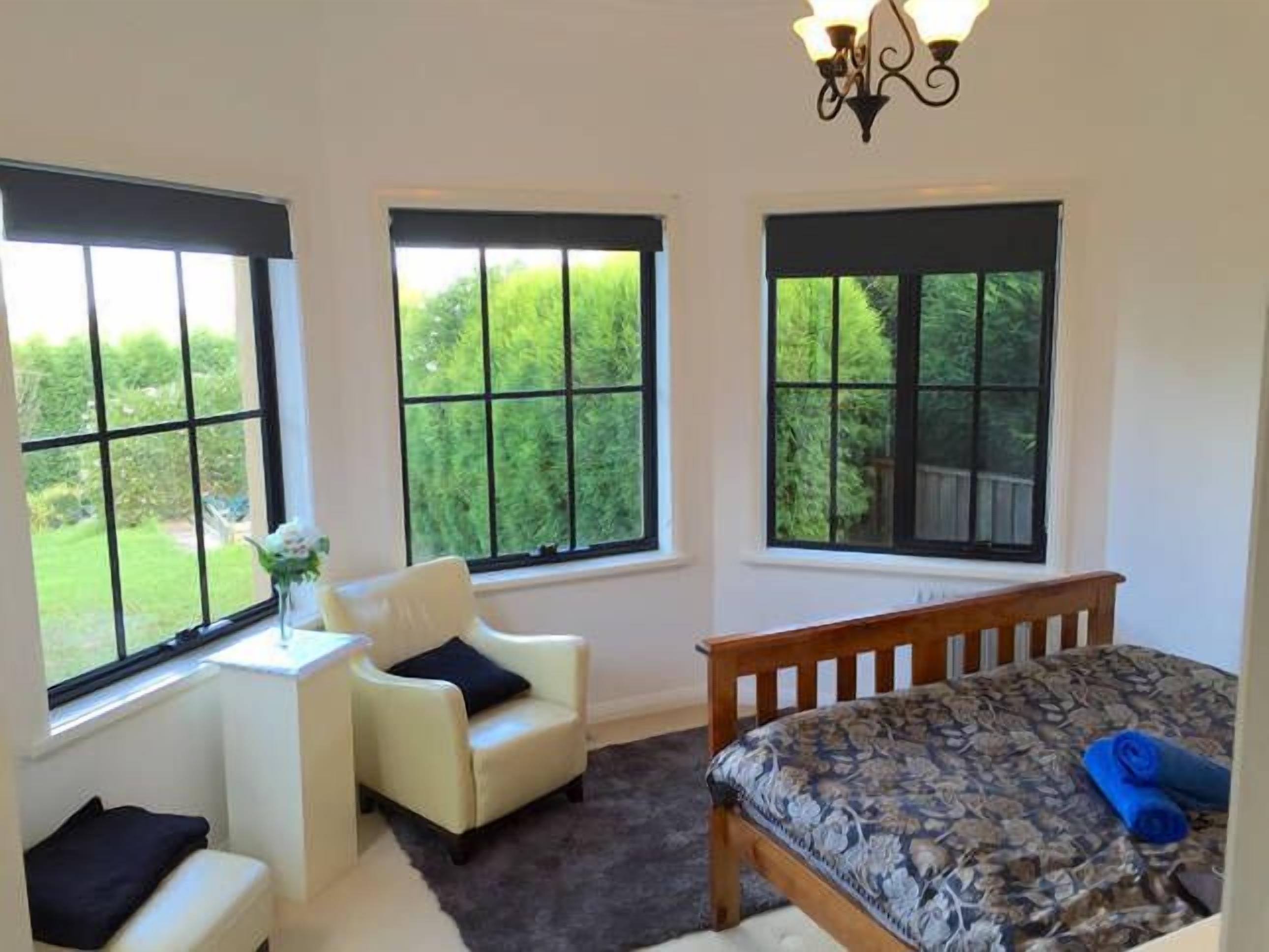 5 bedrooms, desk, iron/ironing board, free WiFi