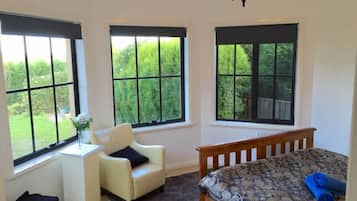 5 bedrooms, desk, iron/ironing board, free WiFi