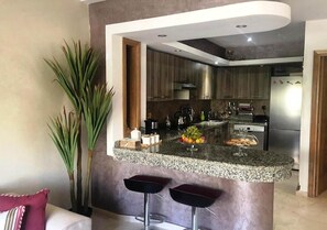 Refrigerador, horno, parrilla de estufa y lavavajillas 