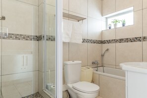 Casa estándar, 4 habitaciones | Baño | Toallas 