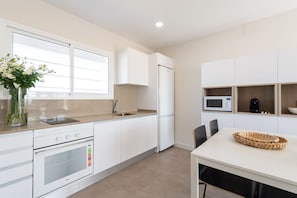 Fridge, microwave, oven, stovetop