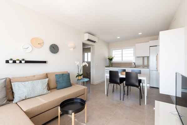 TV - Asara Playa apartment, next to the sea. completely renovated (San Bartolomé de Tirajana)