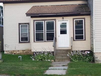 Private 5 rooms, one side of duplex, screened porch, yard space - boat parking,