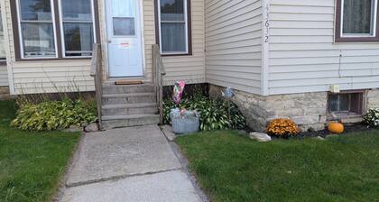 Private 5 rooms, one side of duplex, screened porch, yard space - boat parking,