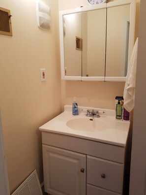 Combined shower/bathtub, hair dryer, towels, soap