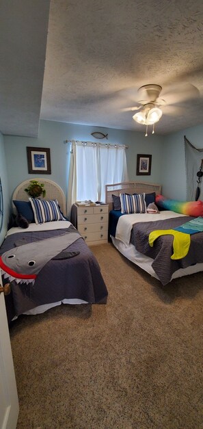 2 bedrooms, iron/ironing board, free WiFi, bed sheets