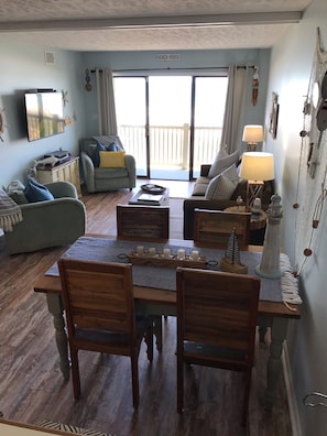 Smart TV, libri, impianto stereo