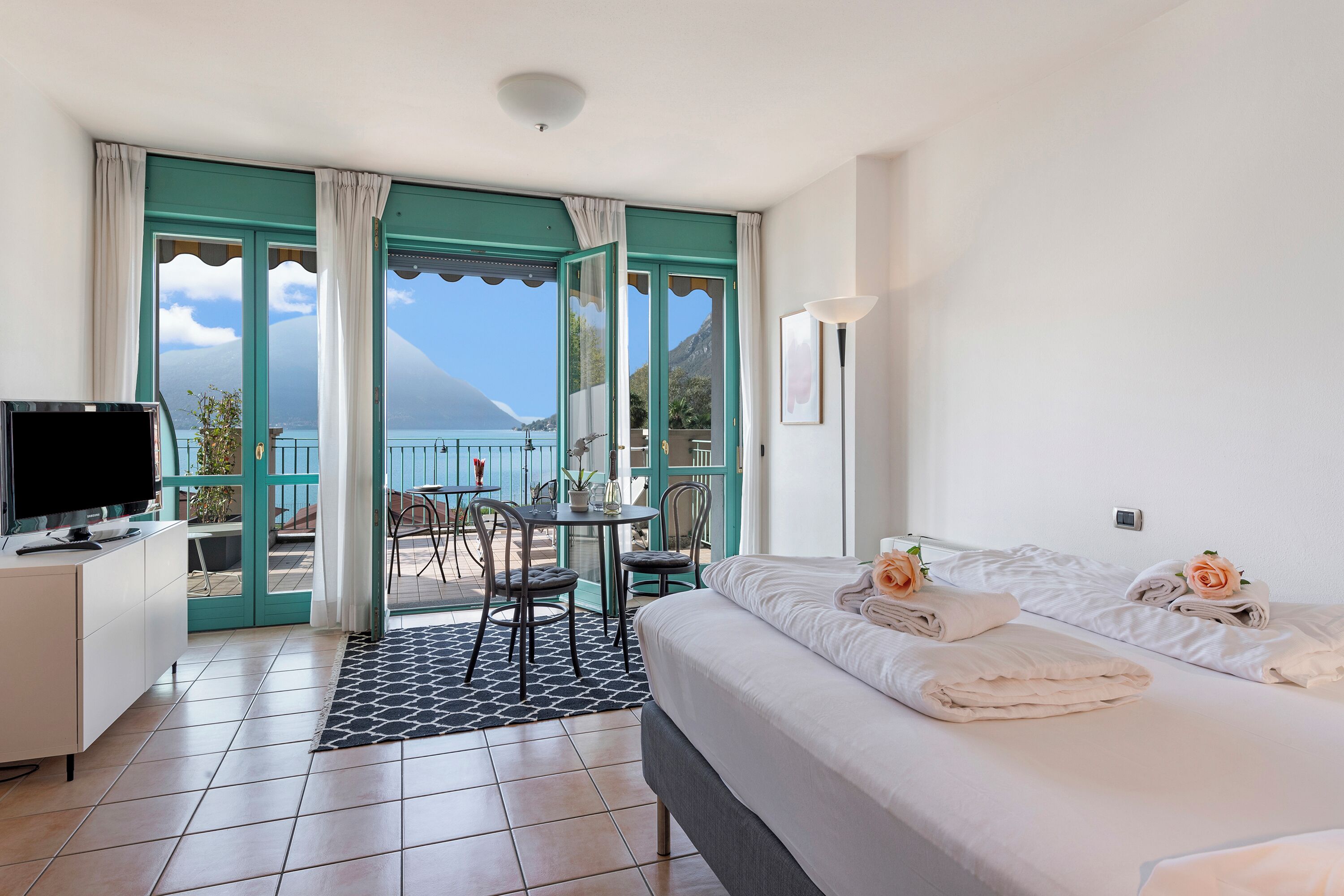 Iron/ironing board, free WiFi, bed sheets