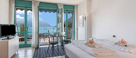 Iron/ironing board, free WiFi, bed sheets