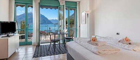 Iron/ironing board, free WiFi, bed sheets