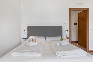 Iron/ironing board, free WiFi, bed sheets - Porto Letizia P10, Porlezza, Italy (Porlezza)