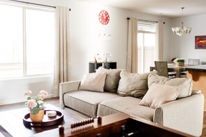 Smart TV, Netflix, table football, books - Grace Home near Battle Ground Village (Battle Ground)