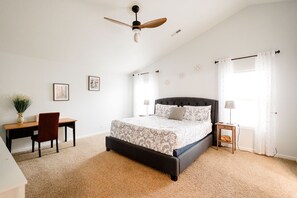 3 chambres, bureau, fer et planche à repasser, lit parapluie