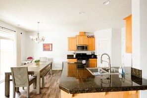 Fridge, microwave, oven, stovetop - Grace Home near Battle Ground Village (Battle Ground)