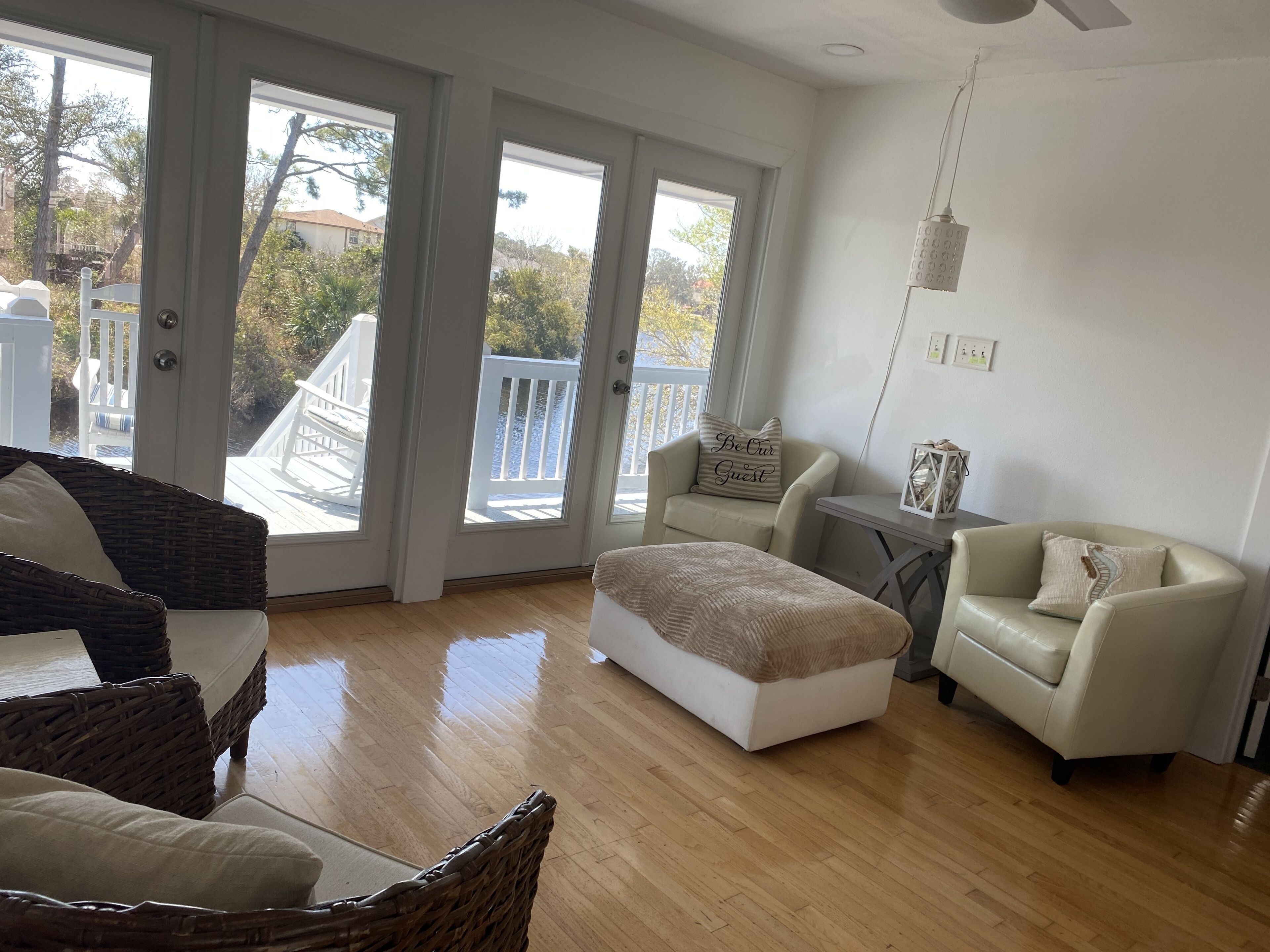 Smart TV, Netflix, Hulu, books