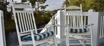 
Cozy Waterfront Beach House with Private Beach/Pier/Tennis Courts