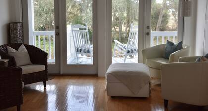 Cozy Waterfront Beach House with Private Beach/Pier/Tennis Courts