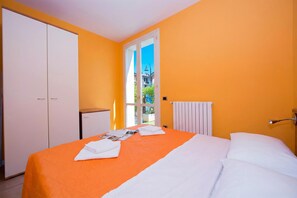 1 bedroom, free WiFi, bed sheets - Porto Letizia Begonia 2, Porlezza, Italy (Porlezza)