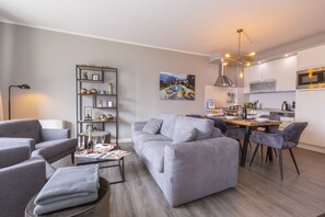 TV, DVD-spiller og stereoanlegg