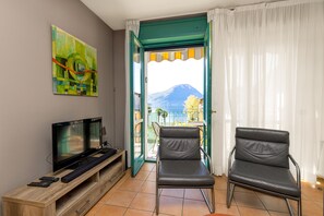 Fernseher, DVD-Player, Stereoanlage