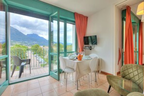 Dining - Porto Letizia T19, Porlezza, Italy (Porlezza)