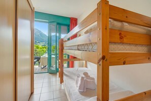 Iron/ironing board, free WiFi, bed sheets