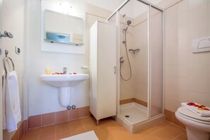 Shower, bidet, towels